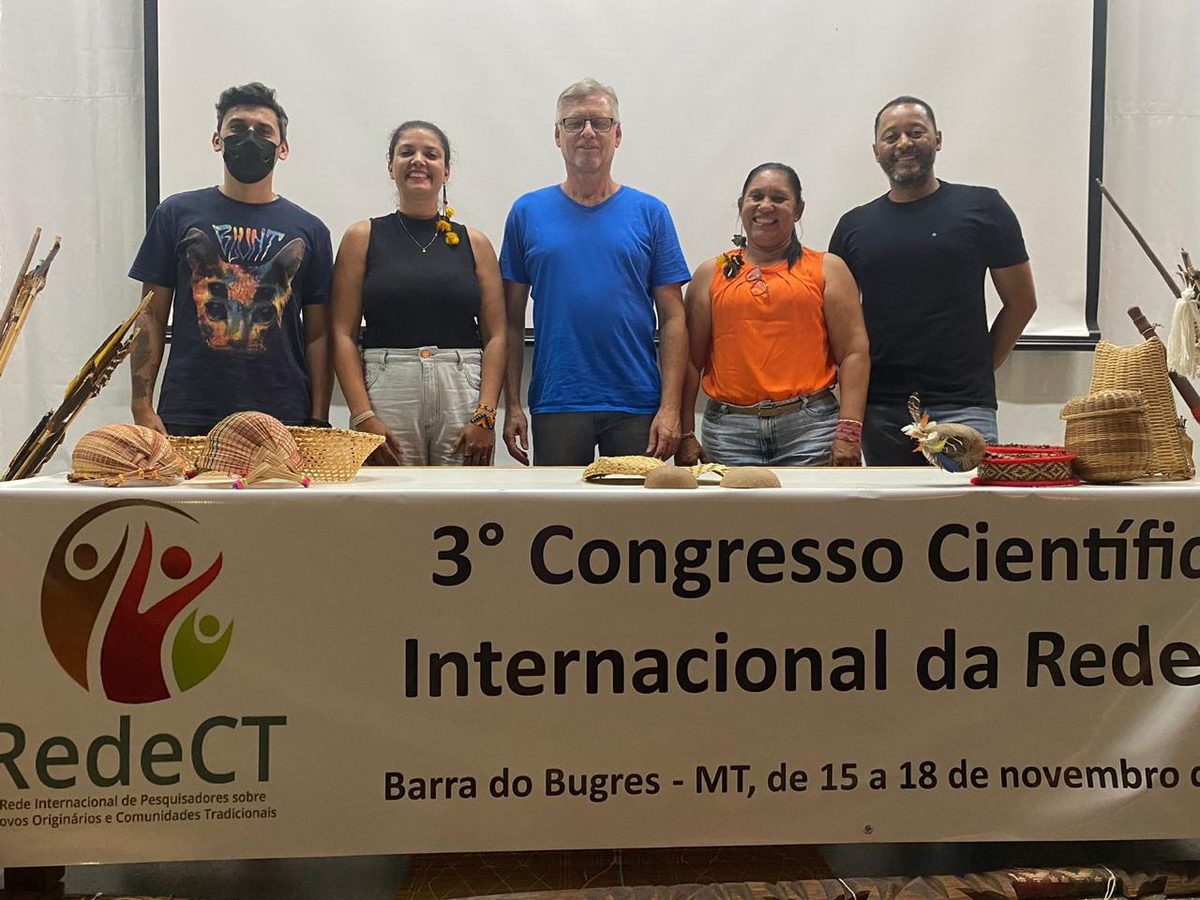 Mesa de abertura do III CCI na Faculdade Indígena Intercultural da UNEMAT, em Barra do Bugres